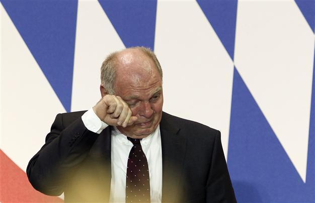 Hoeness accepts conviction, quits his Bayern job