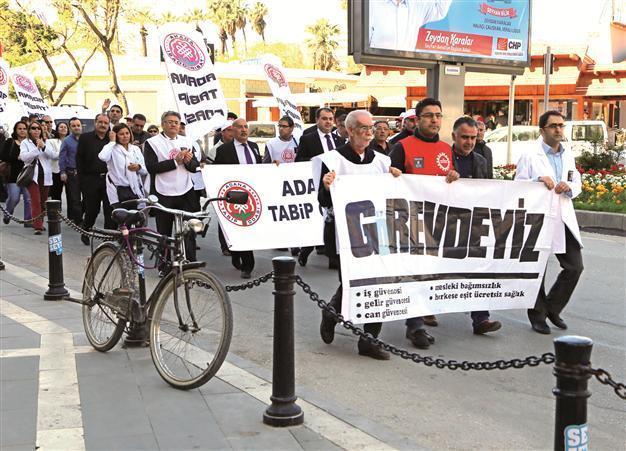 Turkish health workers on one day strike for demands