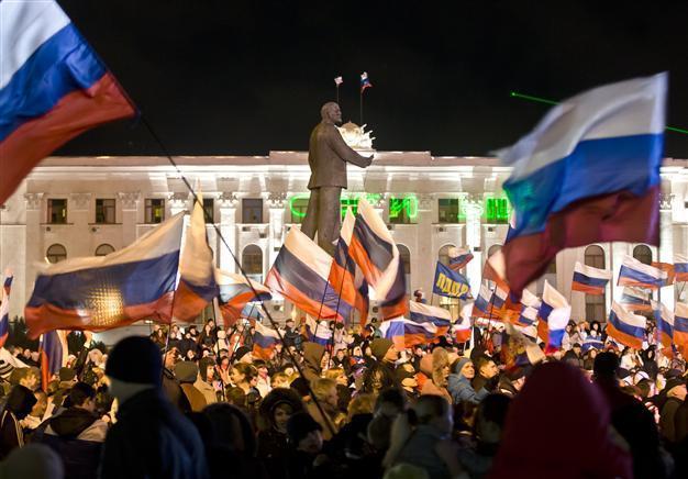 Crimea declares independence from Ukraine, applies to join Russia
