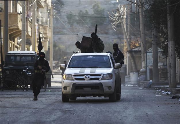 Islamist rebels fight to take Syria crossing with Turkey