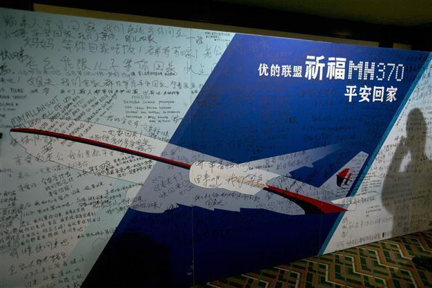 Chinese plane sees floating white objects in search for Malaysian jet