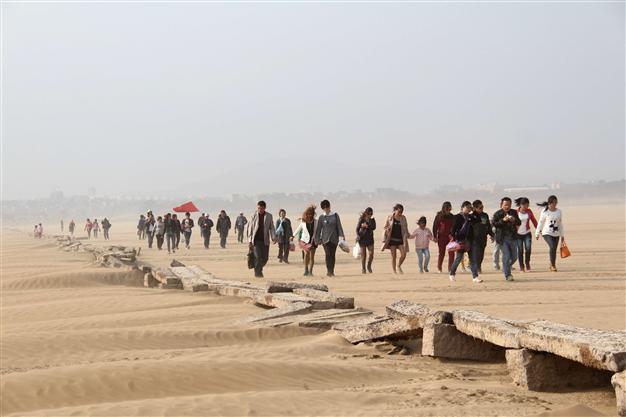 Ancient stone bridge revealed after Chinese lake dries up