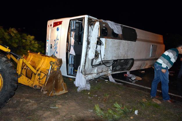 Three policemen killed, 22 wounded in traffic accident in central Turkey