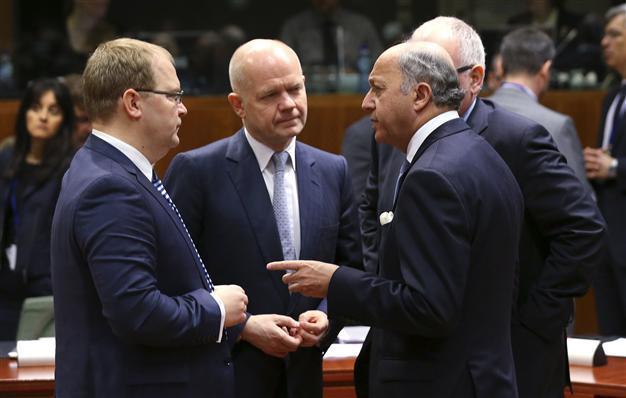 Russia suspended from G-8, France announces