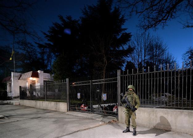 Russian forces seize second Ukraine navy base in Crimea