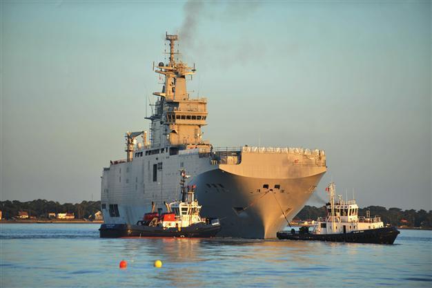 France delays decision on warships sale to Russia