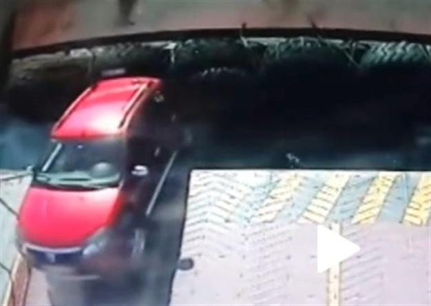 VIDEO: The moment car fell from ferry in Istanbul
