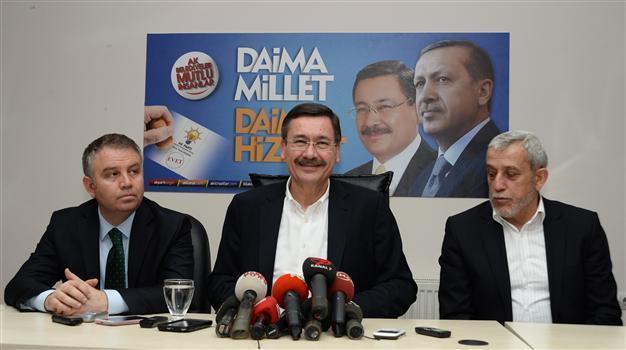Ankara’s incumbent mayor Melih Gökçek declares his own victory