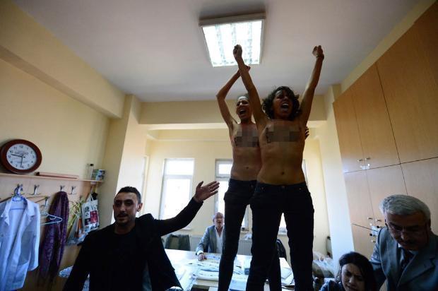 French FEMEN activists deported after protest in Turkish PM’s constituency