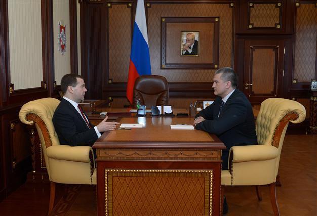 Russian PM Medvedev makes surprise visit to Crimea