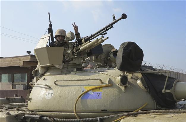 Iraqi forces assault gunmen in crisis-hit city