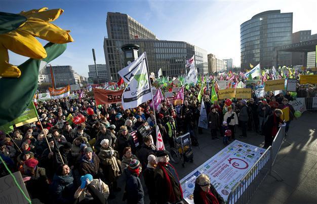 Distrust in government growing in US and Europe, survey finds