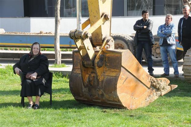 Edirne court stops construction in park after old woman’s sit-in protest