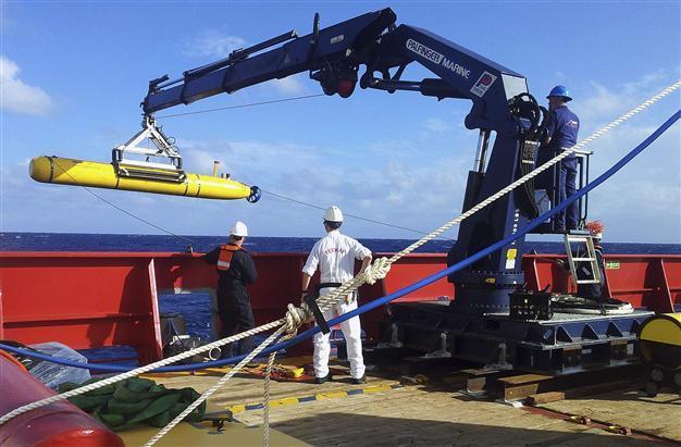 MH370 cover-up alleged as black box locator nears