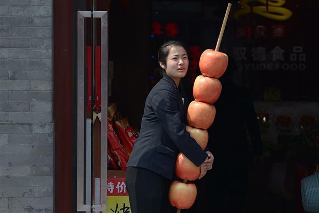 Chinas GDP growth to slow to 7.5% this year, 7.3% next