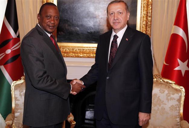 Kenyan president hails Gülen-inspired schools in his country