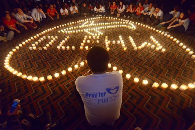 Australian ship detects new signals as MH370 hunt narrows