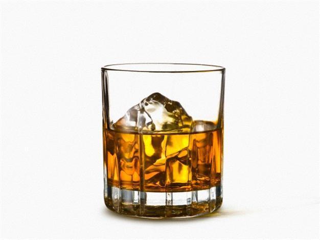 Drunk on democracy Poll-bound India awash with free whisky