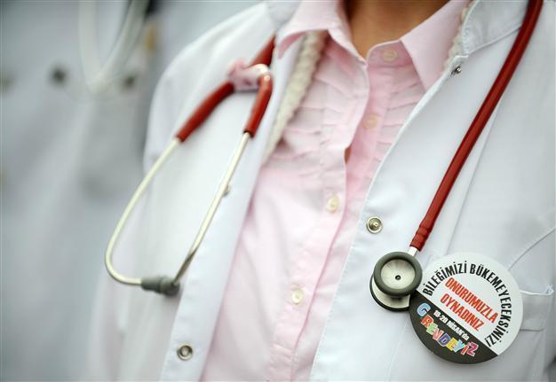 Constitutional Court suspends law instating full-day shifts for doctors