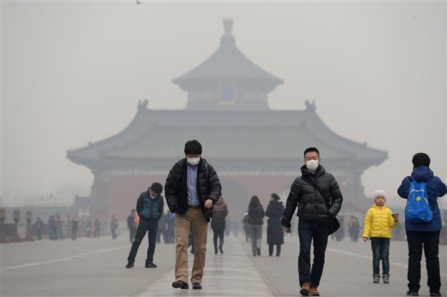 Chinese man becomes first to sue government over smog: newspaper
