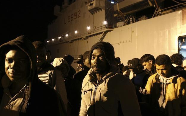 Italy reports 900 migrants rescued at sea
