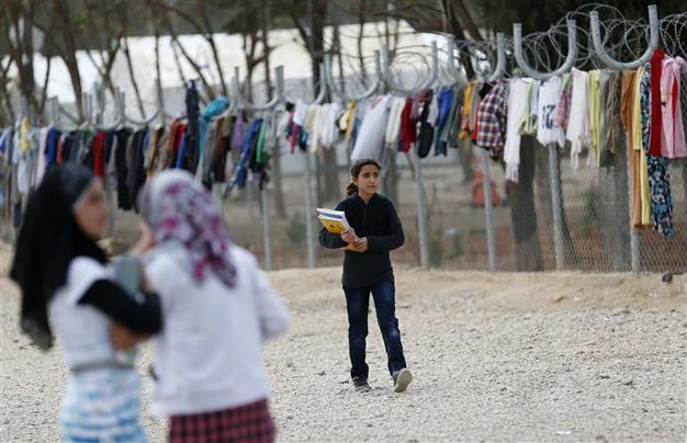 Number of Syrian refugees in Turkey passes 900,000