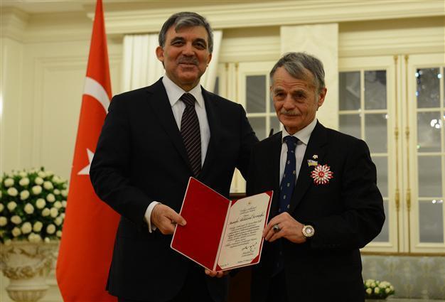 Turkish president honors Crimean Tatar leader with ‘Medal of State’