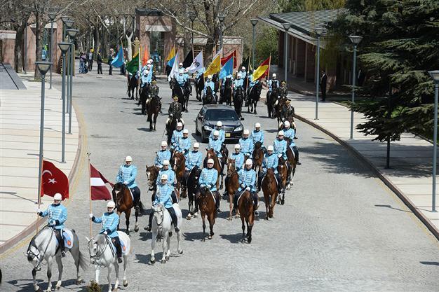 Ceremonial cavalry regiment serves for first time in Turkey’s presidential mansion