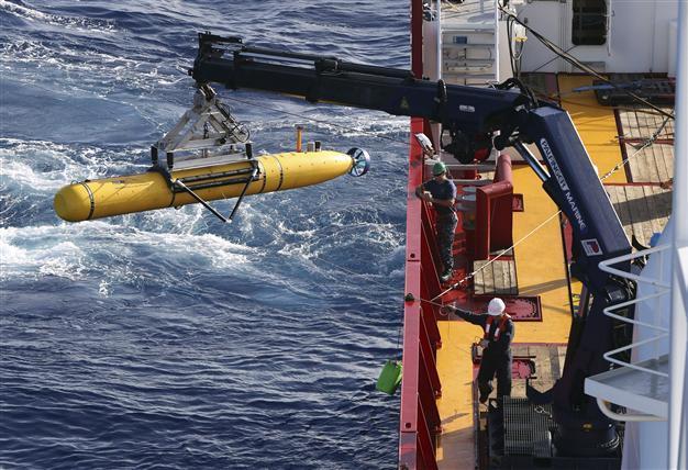 MH370 mini-sub search of ocean zone will end within week: PM