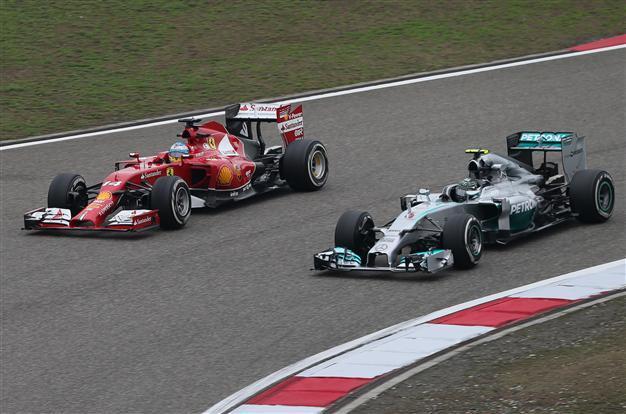 Alonso cheer, Raikkonen woe for Ferrari