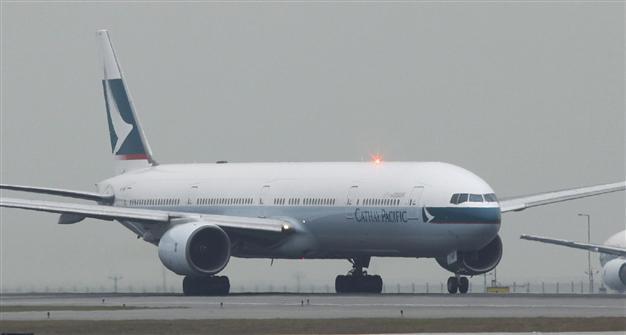 Fly me to Sochi, demands Cathay passenger armed with chocolate bar, court hears
