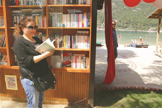 Turkeys first beach library opens in Fethiye park