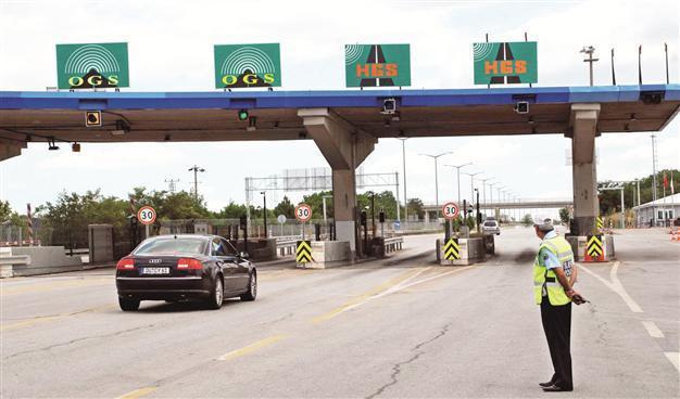 Nine million vehicles used bridges illegally in 2013