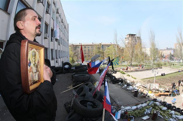 Ukraine forces deal defeat to rebels in two eastern towns: Kiev
