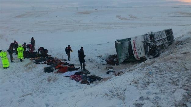 Full passenger bus crashes on Central Anatolia highway, killing 21