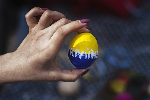 Deadly shootout in eastern Ukraine shatters Easter truce