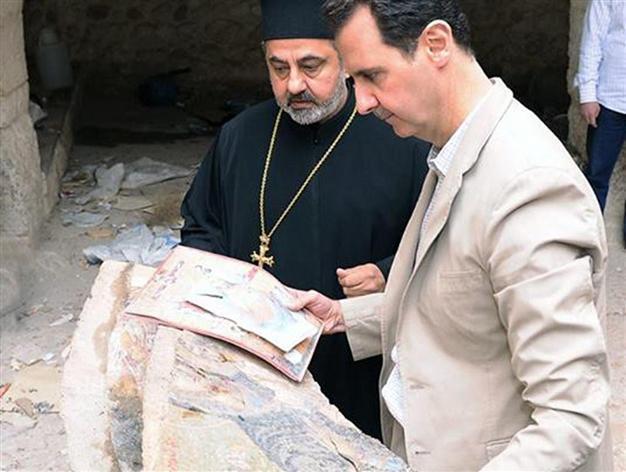 Syrias al-Assad visits recaptured Christian town