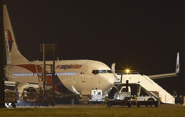 Malaysia Airlines jet in emergency landing after tyre bursts