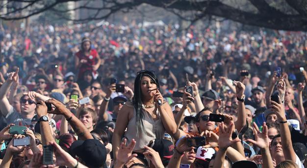 Marijuana fans pack 4/20 events in Colorado, Washington state