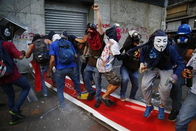 Riot police, protesters clash in Venezuela