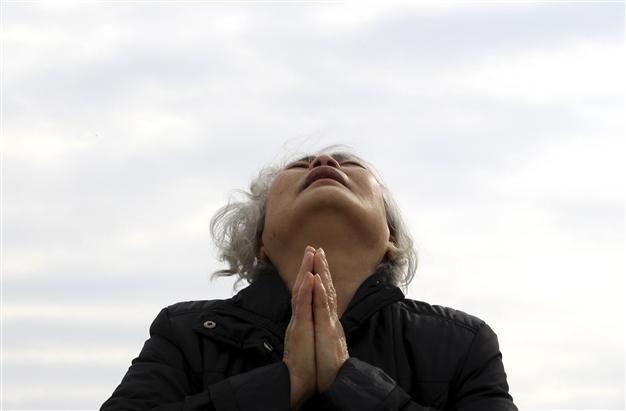 Confirmed death toll in South Korea ferry disaster crosses 100
