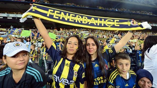 Fenerbahçe set to claim Turkish title in front of women, children