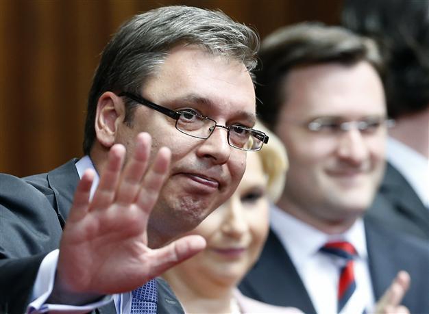 New Serbia cabinet to press EU bid, tackle economic woes