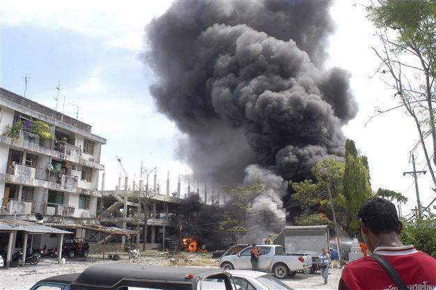 Twin blasts rock largest city in Thai south