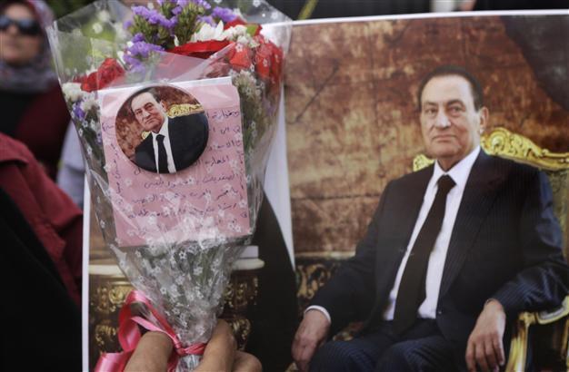 Egypt court bans Mubarak-era leaders from running in elections