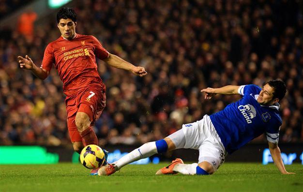 Arsenal held at Saints, Liverpool thrash Everton