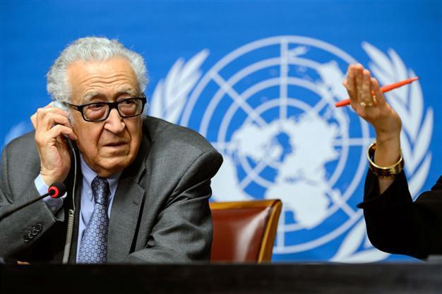 Ice breaks in Syrian peace talks as two sides observe minute of silence