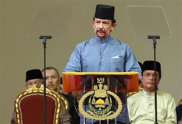 Brunei sultan pushes ahead with tough sharia code
