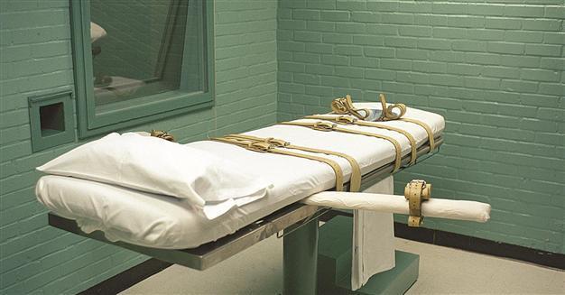 Oklahoma botches execution, raising questions on death penalty in US