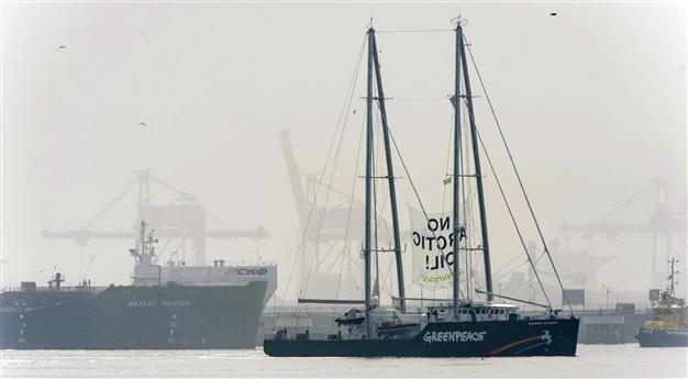 Dutch police arrest 30 Greenpeace activists blocking Russian tanker